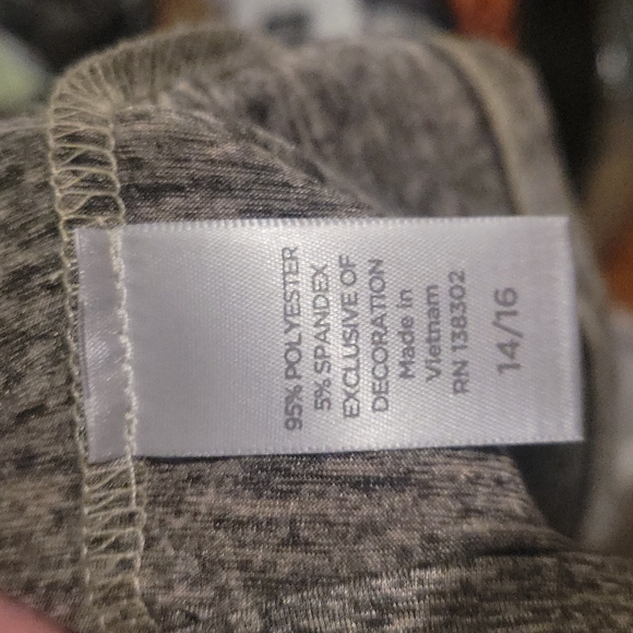 Avenue ~ Very soft top with decoration on chest area ~ very comfortable top - Picture 6 of 7